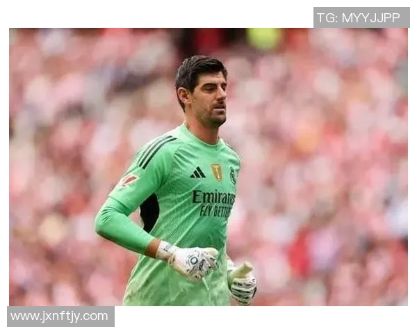 库尔图瓦:守护球门的铁血战士与传奇门将的成长之路