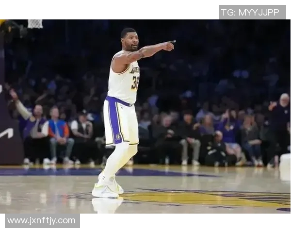 马库斯斯马特在NBA赛场上的成长与影响力分析